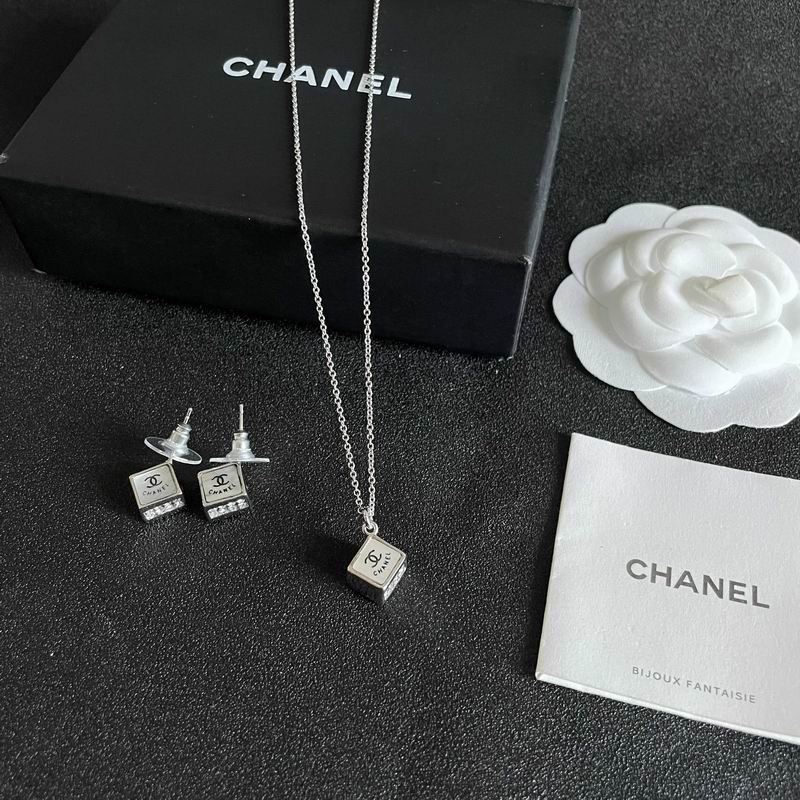 Chanel Suits 03yxs21